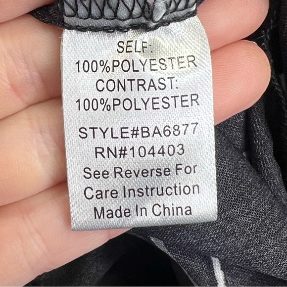 Altar’d State Dark Floral Wide Leg Sleeveless Jumpsuit Size Medium - Picture 11 of 12